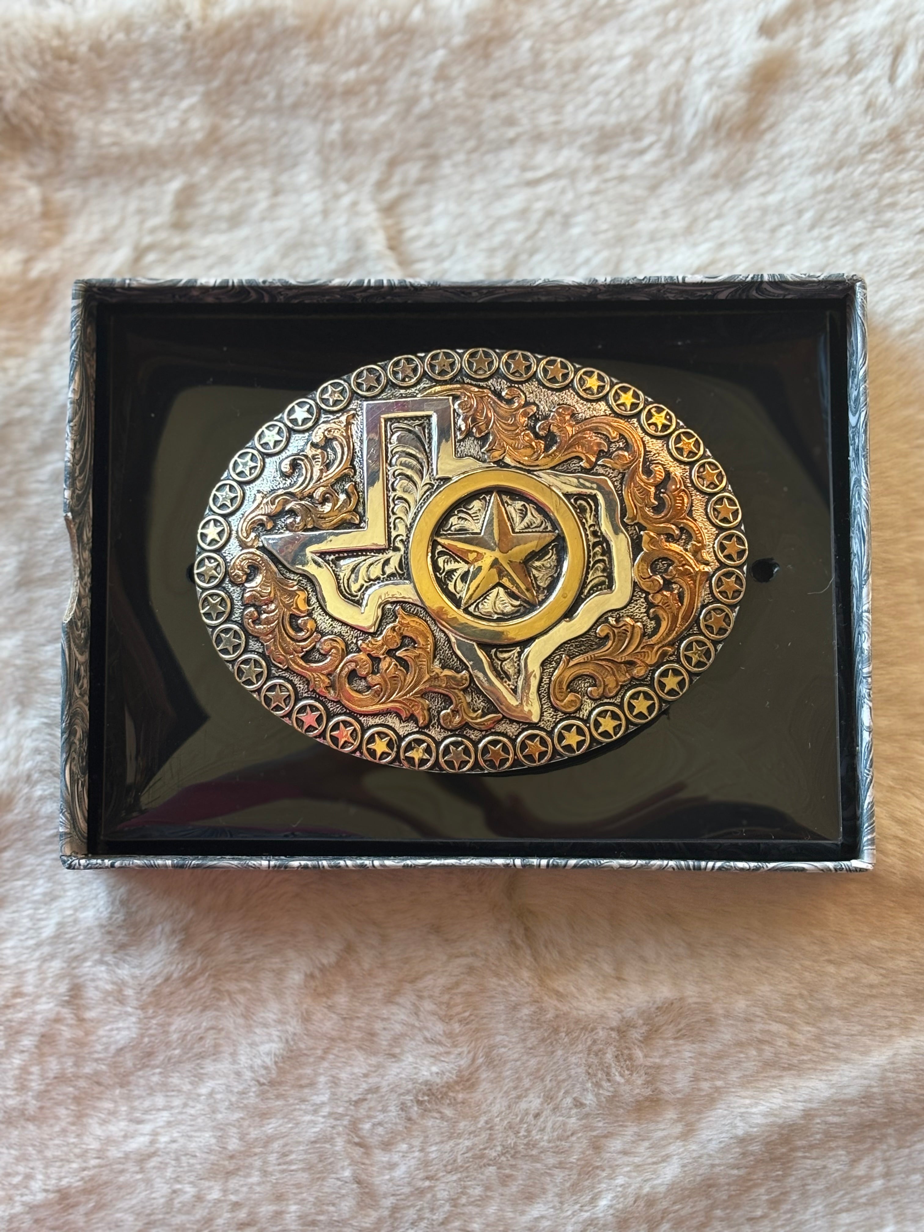 Crumrine Mens Oval Star Texas Buckle