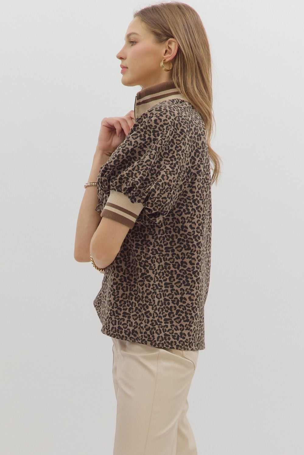 Leopard pattern short puff sleeve half-zip top