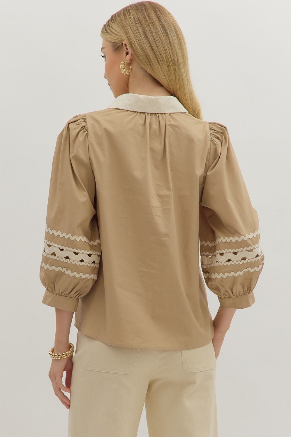 Taupe and cream rickrack 3/4 puff sleeve top
